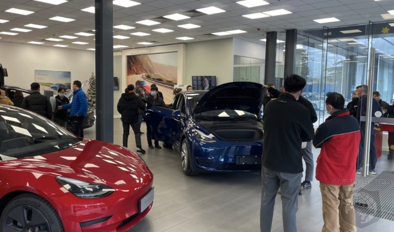 Tesla's Chinese Prices Cuts Flood Showrooms With Customers